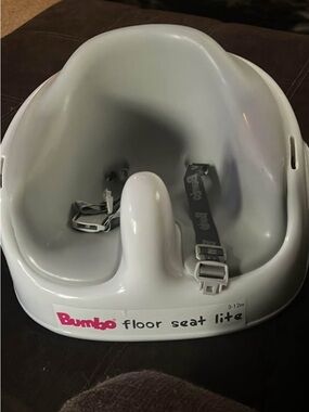 Bumbo Floor Seat Lite in Light Gray